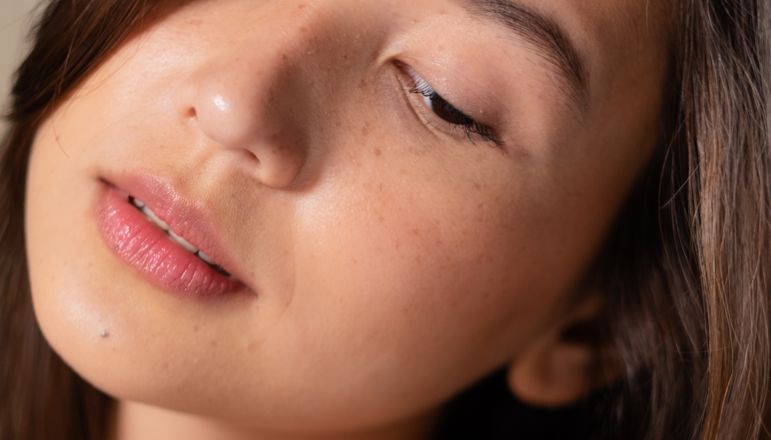 Glow Without Compromise: How to Build a Clean Beauty Routine That Actually Works