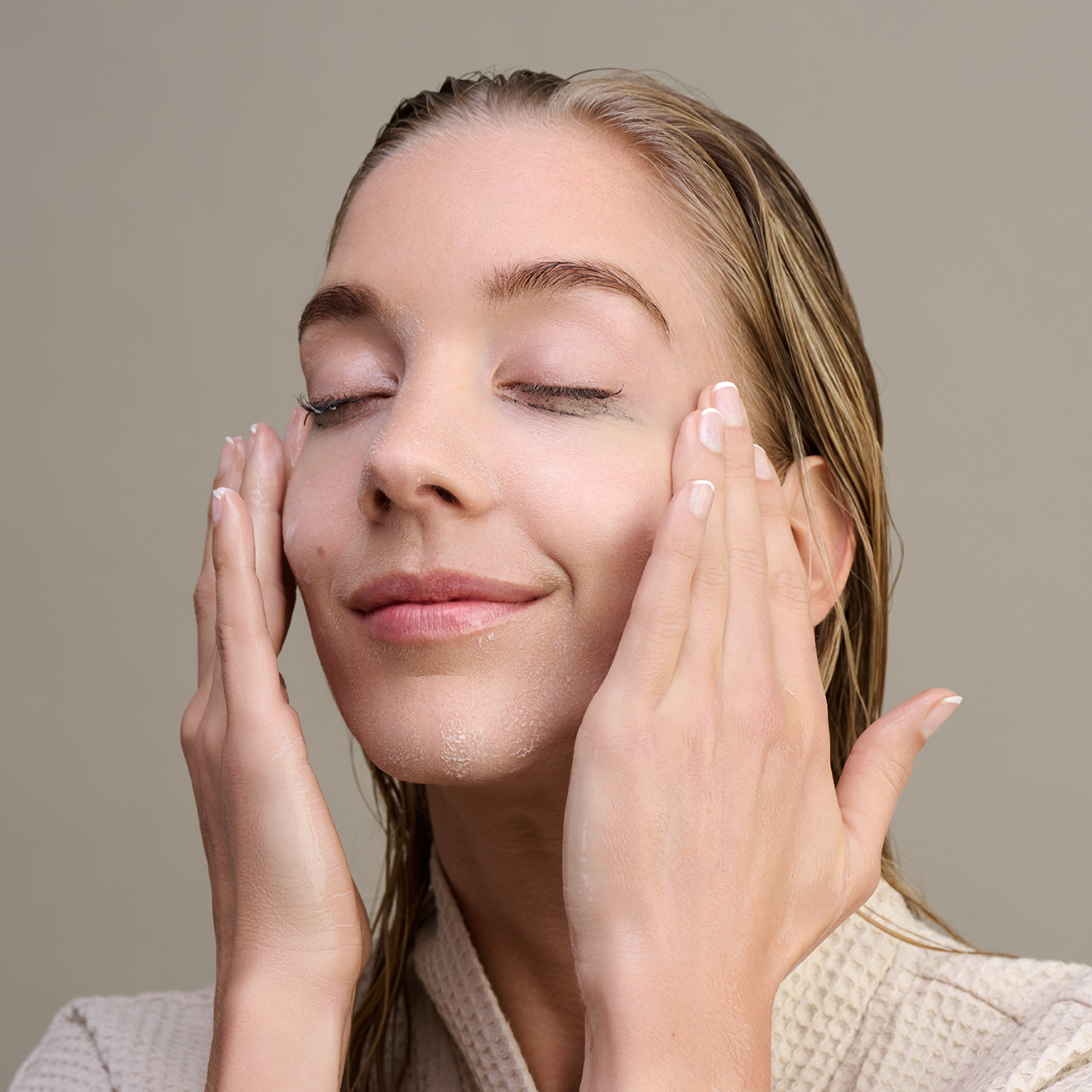 THE MAKEUP REMOVER OIL