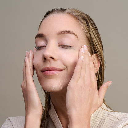 THE MAKEUP REMOVER OIL